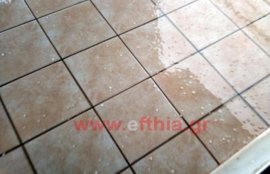 Έριξε χαλάζι στη Λαμία! Πλημμύρισε η πόλη - ΦΩΤΟ & ΒΙΝΤΕΟ