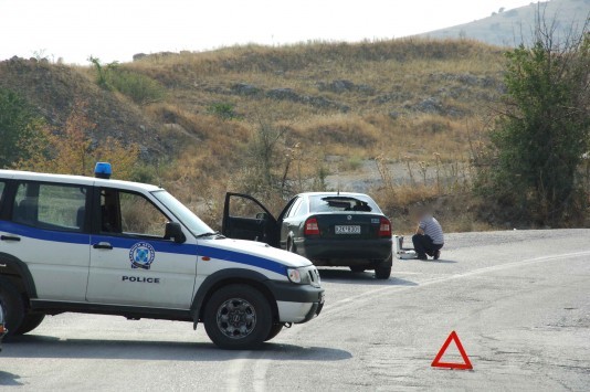 Επεισοδιακή καταδίωξη στους δρόμους της Θεσσαλονίκης - Τράκαρε σε δέντρο ο ύποπτος!