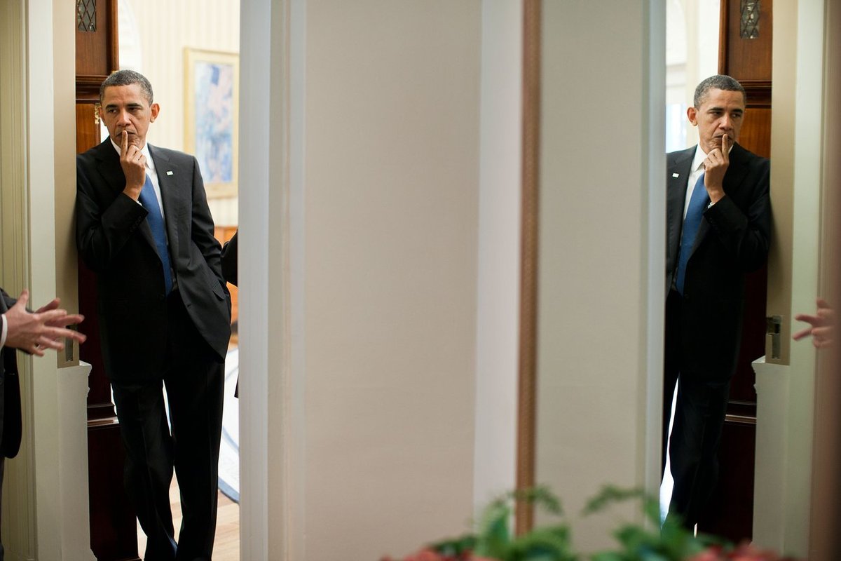 Απρίλιος 2011 - Ο Ομπάμα βυθισμένος στις σκέψεις του