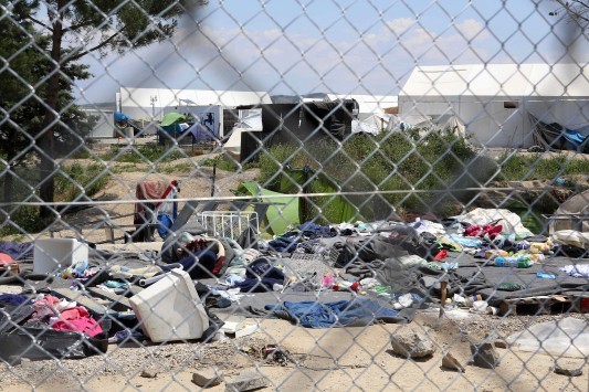 `Τρέχουν` στην Ιταλία να βρουν θέσεις για τους πρόσφυγες