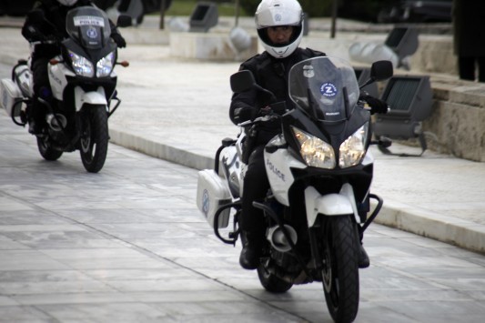Πανικός στην Καισαριανή – Ληστές με καλάσνικοφ χτύπησαν χρηματαποστολή