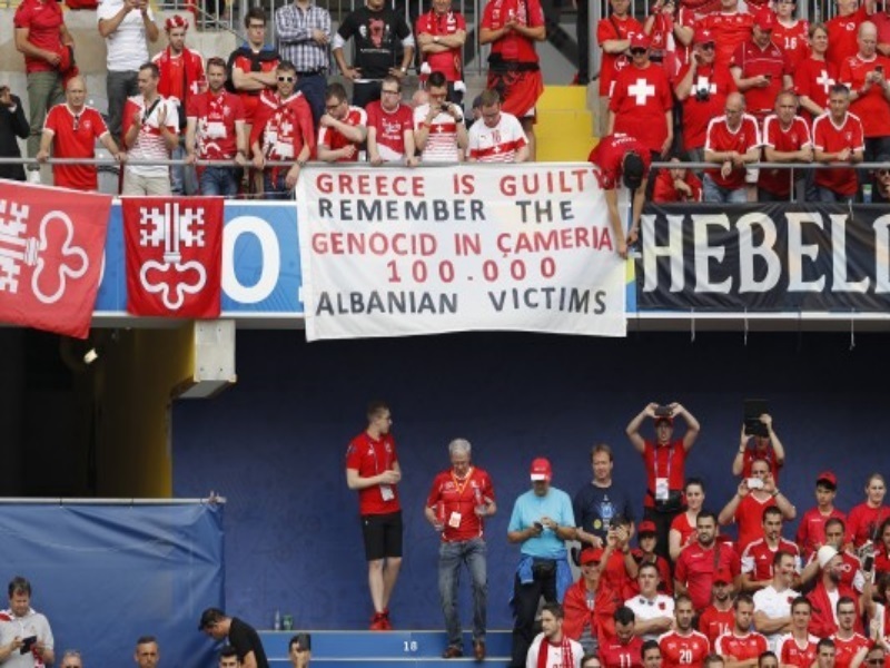 Το επίμαχο πανό που "σηκώθηκε" στο παιχνίδι Ελβετία - Αλβανία