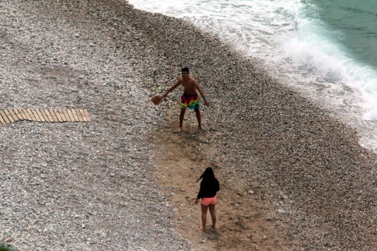 Καιρός: Σπεύσατε... παραλία! Συνεχίζει την επέλαση ο καύσωνας!