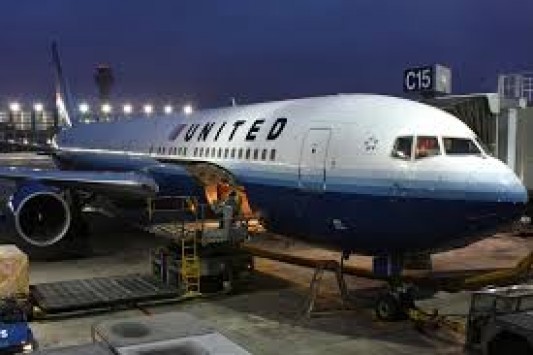 Σοβαρό περιστατικό με αεροπλάνο της United Airlines - Δύο φορές αναγκάστηκε να επιστρέψει στην Αθήνα - Οργή και ένταση από τους επιβάτες