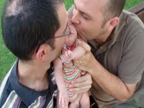 Ιταλία: “Ναι” στην υιοθεσία του παιδιού του συντρόφου σε ομόφυλο ζευγάρι