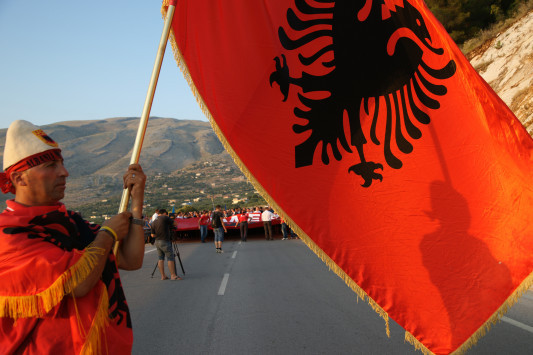 Έβαλαν θέμα Τσάμηδων από το παράθυρο!