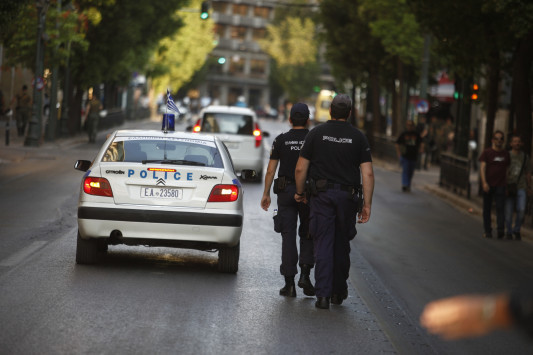 Έπιασαν μεγάλη σπείρα που “ξάφριζε” και μεταπωλούσε αυτοκίνητα Έπιασαν μεγάλη σπείρα που “ξάφριζε” και μεταπωλούσε αυτοκίνητα