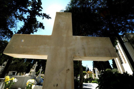 Νεκροθάφτης έπεσε νεκρός μέσα στο λάκκο που έσκαβε! Νεκροθάφτης έπεσε νεκρός μέσα στο λάκκο που έσκαβε!