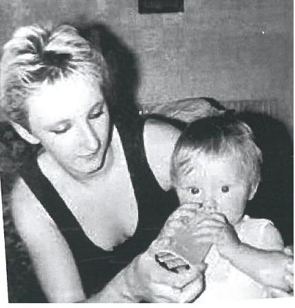 Ο Μπεν με τη μαμά του λίγο καιρό πριν εξαφανιστεί - Φωτογραφία Mirror