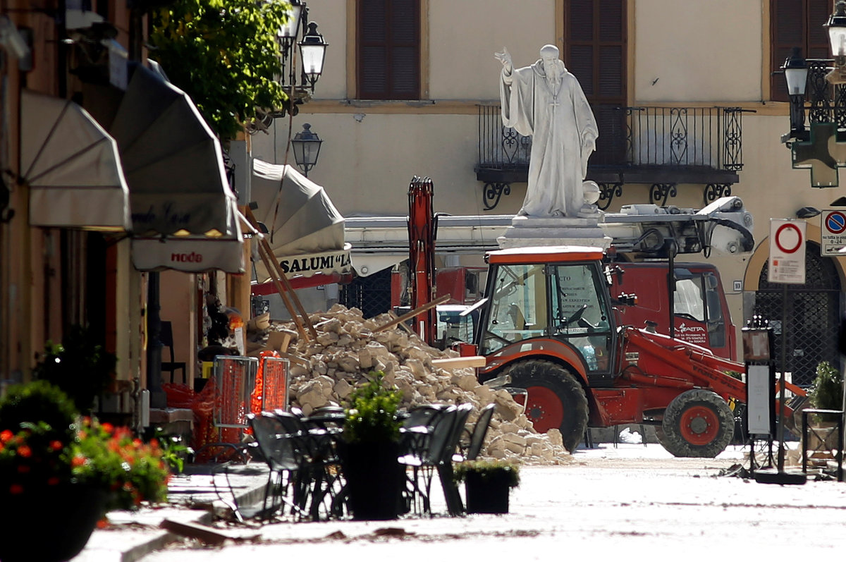 Καταστροφές και στα σοκάκια της Νόρτσια / Φωτογραφία: Reuters