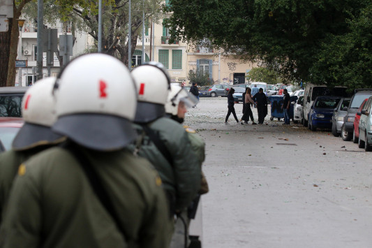 Καρτέρι Ολυμπιακών σε ΠΑΟΚτσήδες! Σταμάτησαν το τρένο! Πετροπόλεμος και μολότοφ Καρτέρι Ολυμπιακών σε ΠΑΟΚτσήδες! Σταμάτησαν το τρένο! Πετροπόλεμος και μολότοφ