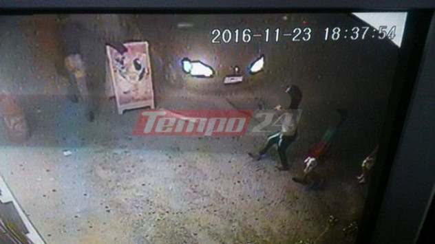 Πάτρα: Επιθέσεις με ξύλα και πέτρες σε αυτοκίνητα [pics]