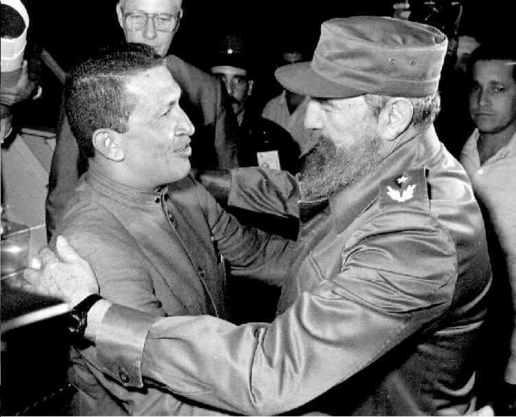 Το 1994 με τον ηγέτη της Βενεζουέλας, Ούγκο Τσάβεζ / Φωτογραφία αρχείου: ΑΠΕ - ΜΠΕ