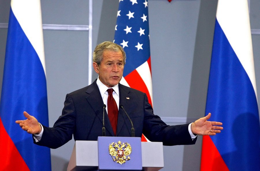 Ο Τζορτζ Μπους σε ομιλία του στο Σότσι, το 2008 / Φωτογραφία αρχείου: ΑΠΕ - ΜΠΕ