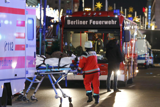 LIVE: Τρομοκρατική επίθεση σε χριστουγεννιάτικη αγορά στο Βερολίνο! Τουλάχιστον 9 νεκροί και 50 τραυματίες - Βίντεο ντοκουμέντο