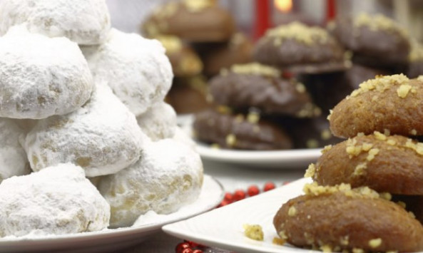Μελομακάρονα - κουραμπιέδες: Από που πήραν την ονομασία τα Χριστουγεννιώτικα γλυκά