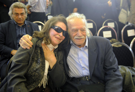 Στο πλευρό της Κούνεβα ο Μανώλης Γλέζος: Αιδώς Αργείοι! Στο πλευρό της Κούνεβα ο Μανώλης Γλέζος: Αιδώς Αργείοι!