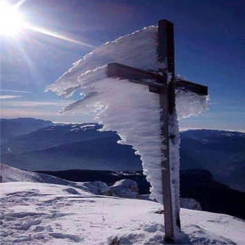 Χιόνια: Η συγκλονιστική φωτογραφία του σταυρού στον Ψηλορείτη