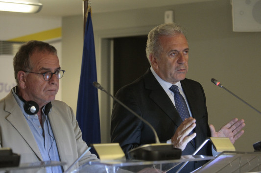 Συνάντηση Αβραμόπουλου – Μουζάλα για την κατάσταση των προσφύγων λόγω κακοκαιρίας Συνάντηση Αβραμόπουλου – Μουζάλα για την κατάσταση των προσφύγων λόγω κακοκαιρίας