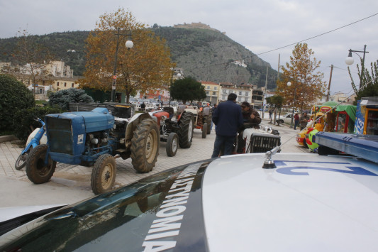 Μπλόκα αγροτών από Δευτέρα - Βάζουν μπροστά τα τρακτέρ