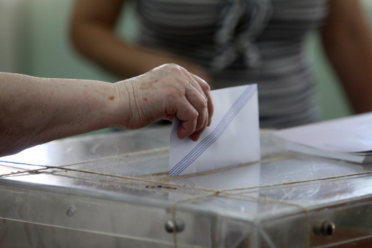 Δημοσκόπηση: Στο 14,1% το προβάδισμα της ΝΔ, Μνημόνιο και… εκλογές