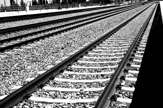 Φρικτός θάνατος στα Σεπόλια: Γυναίκα παρασύρθηκε από τρένο