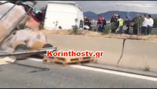 Κόρινθος: Ένας νεκρός και δύο τραυματίες στην εθνική οδό - Φονική σύγκρουση αυτοκινήτου με φορτηγό [pic]