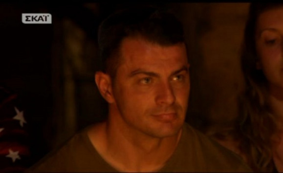 Τον έδιωξαν από την ομάδα του Survivor το πρώτο βράδυ! Τους “κάρφωσε” …στεγνά!