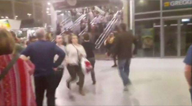 Τρομοκρατική επίθεση στο Μάντσεστερ Live – Βομβιστής αυτοκτονίας πίσω από το μακελειό στο Manchester Arena - Εικόνες τρόμου
