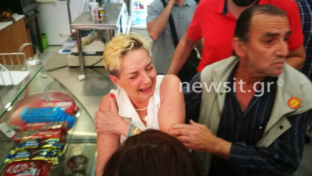 Σκηνές ροκ στο Ειρηνοδικείο - Συμβολαιογράφοι έρχονται στα χέρια με διαδηλωτές [pics, vids]