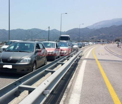 Αλαλούμ και αποκλεισμένοι οδηγοί λόγω της πορείας στη γέφυρα Ρίου - Αντιρρίου