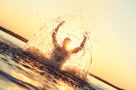 Ασκήσεις στην θάλασσα: Ποιες να κάνετε – Ποια τα σημαντικά οφέλη υγείας