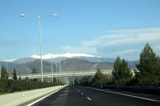 Καιρός: Χιονοθύελλα στον Όλυμπο! Αγωνία για τον ορειβάτη!