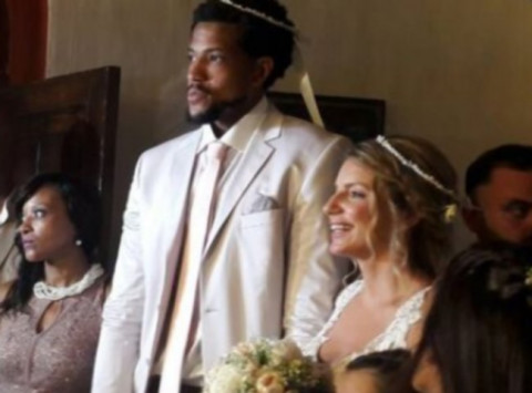 Φθιώτιδα: Ο γάμος του Tony Woods με την Αριάδνη Ντότσικα - Γαμπρός και νύφη έλαμπαν από ευτυχία [vid]