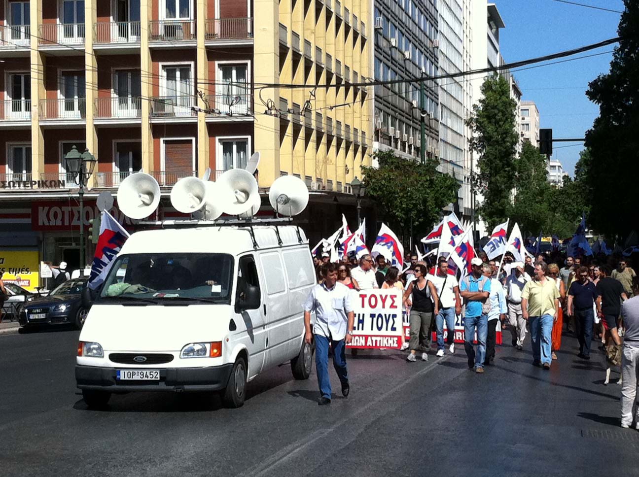 ΩΡΑ 11.10 ΑΝΕΒΑΙΝΟΥΝ ΤΗΝ ΣΤΑΔΙΟΥ