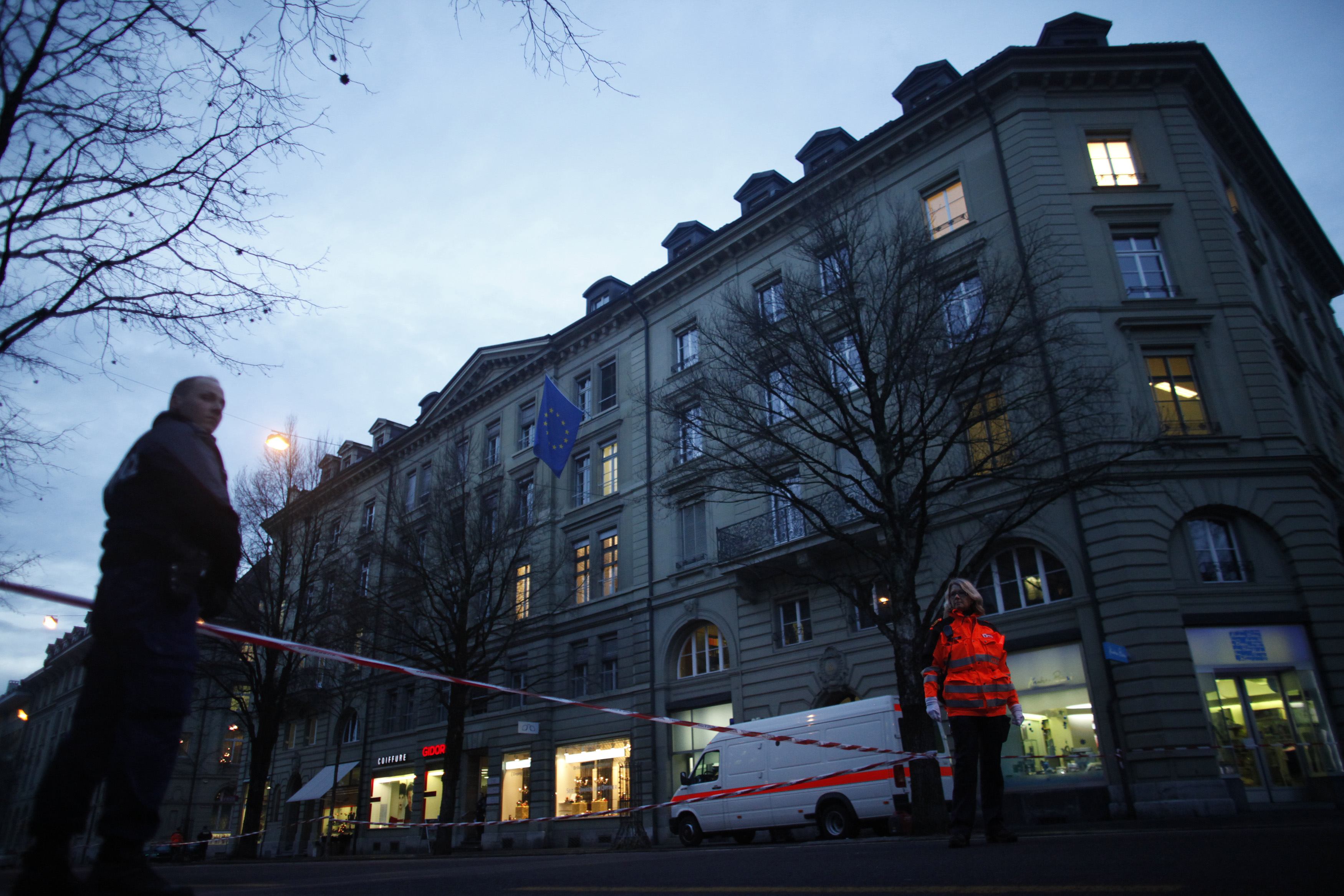 Αποκλείστηκε ο χώρος γύρω από την πρεσβεία της ΕΕ στην Ελβετία - ΦΩΤΟ REUTERS