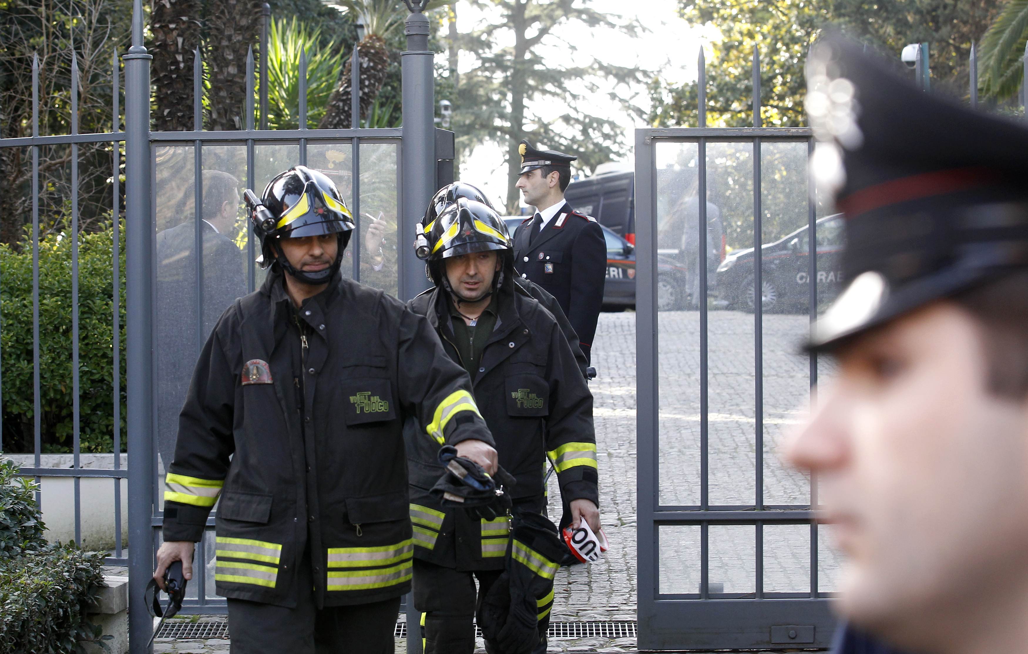Επί ποδός και οι πυροσβέστες - ΦΩΤΟ REUTERS