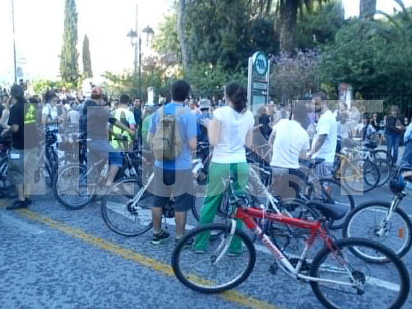 ΦΩΤΟ NEWSIT Στο πλευρό των διαδηλωτών και οι ποδηλάτες