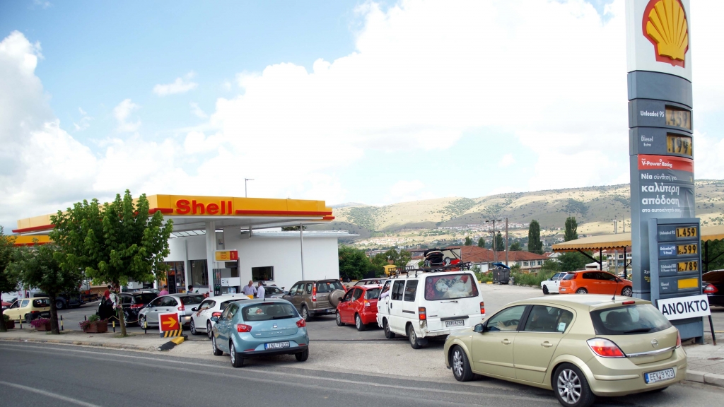 Ουρές για λίγη βενζίνη και στα Ιωάννινα ΦΩΤΟ EUROKINISSI