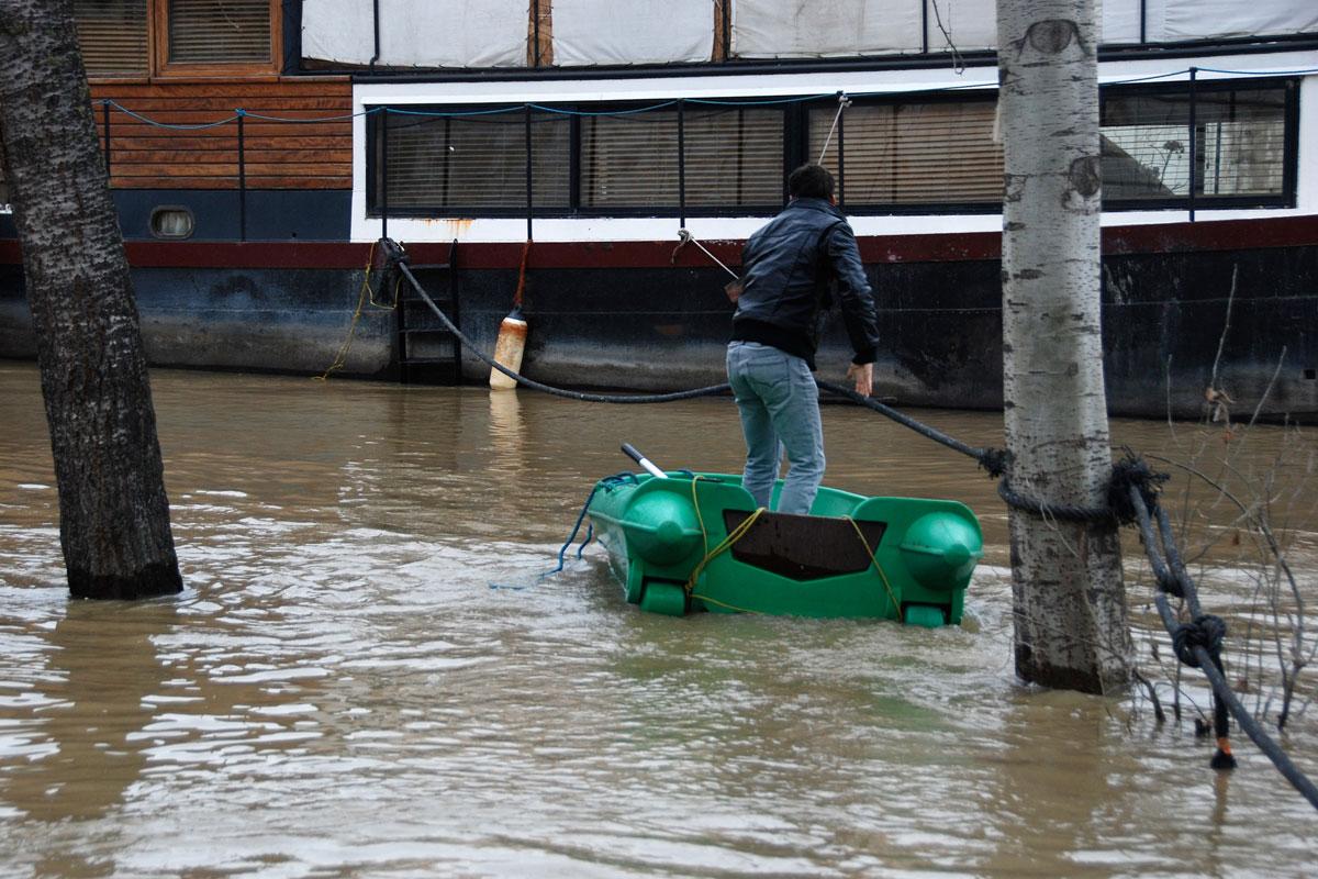 Αγκυροβολημένα τα bateaux mouches