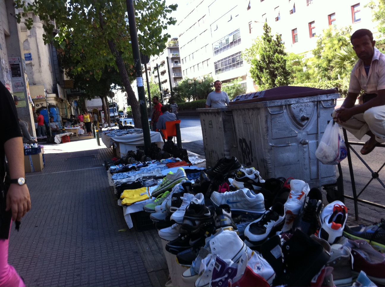 Όλες οι επώνυμες φίρμες αθλητικών... σε απομιμήσεις