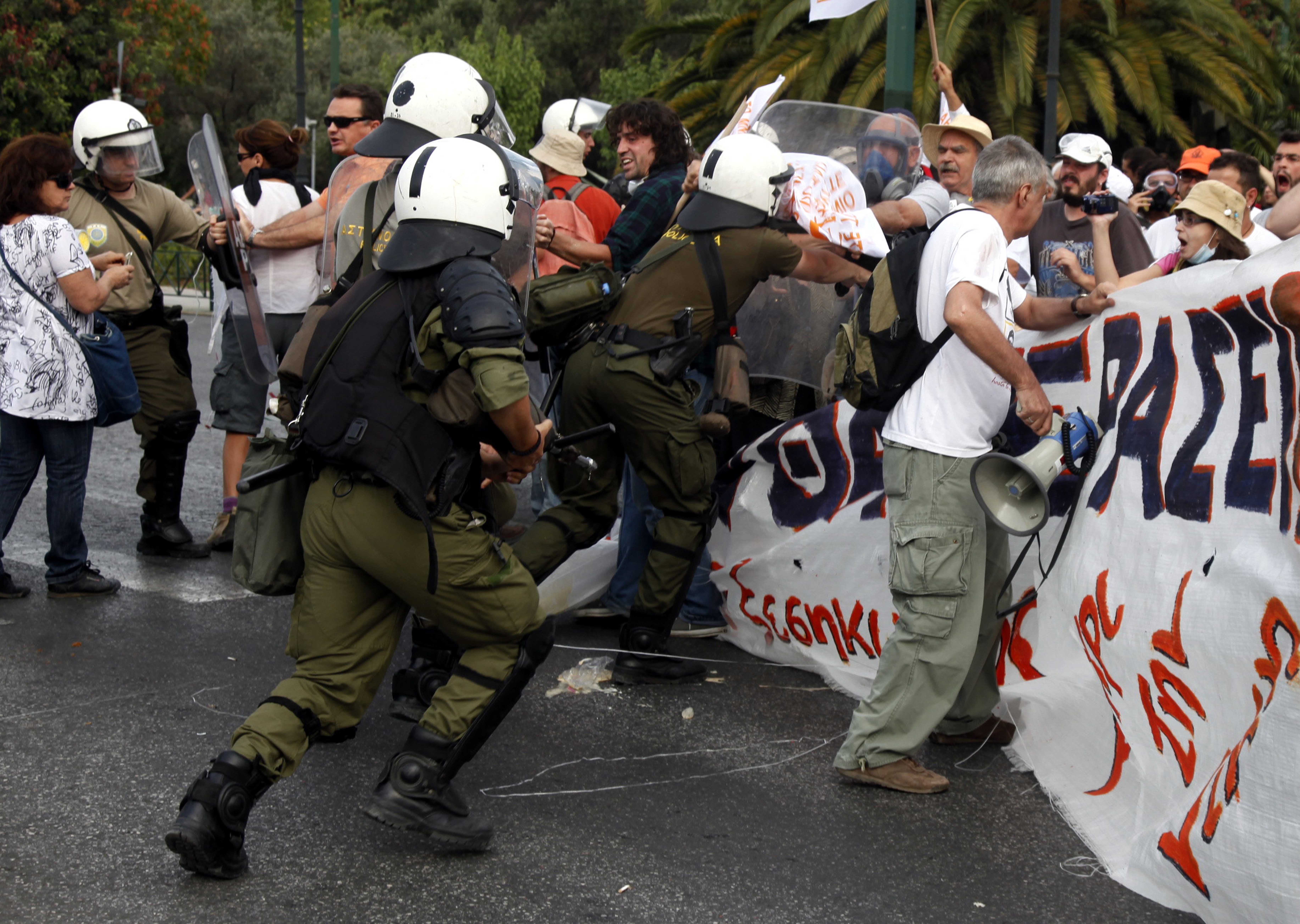 ΩΡΑ 09.20 ΜΑΧΕΣ ΣΩΜΑ ΜΕ ΣΩΜΑ ΜΑΤ ΚΑΙ ΔΙΑΔΗΛΩΤΩΝ