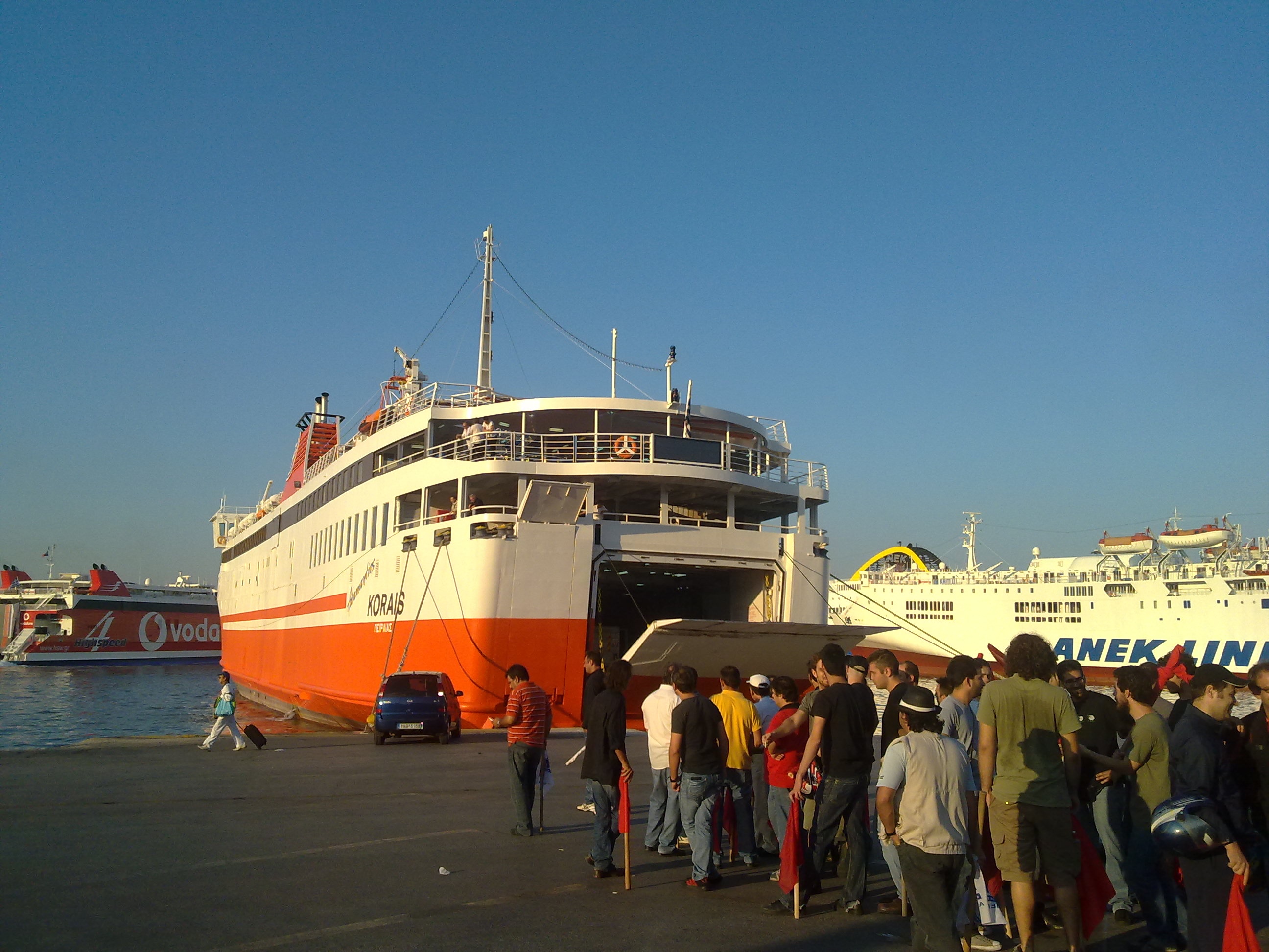 ΩΡΑ 06.30 Οι
απεργοί κινούνται προ το ΚΟΡΑΗΣ