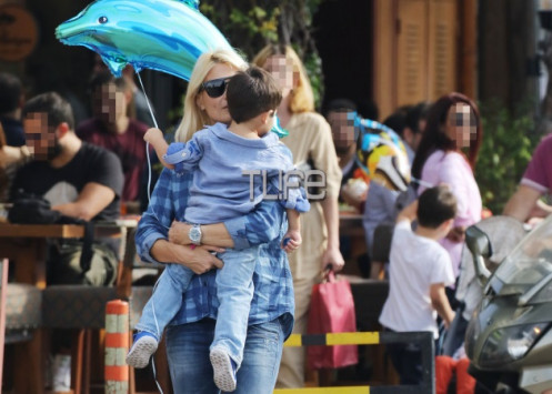 Φαίη Σκορδά: Αγκαλιά με τον Δημήτρη της στη Γλυφάδα! Φαίη Σκορδά: Αγκαλιά με τον Δημήτρη της στη Γλυφάδα!