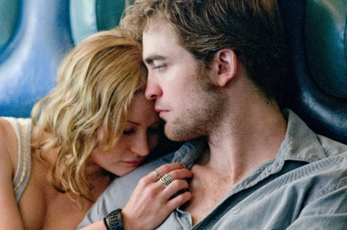 Ο 
Robert Pattinson μαζί με την  Emilie de Ravin