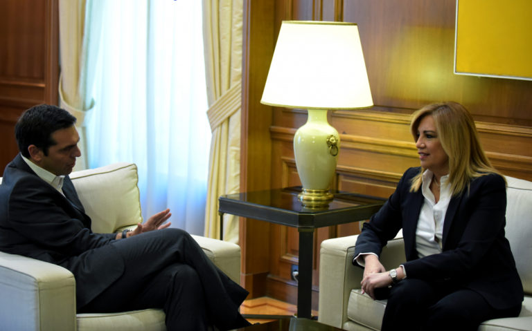 Ο φαρμακερός διάλογος Τσίπρα – Γεννηματά μπροστά στις κάμερες! | Newsit.gr Ο φαρμακερός διάλογος Τσίπρα – Γεννηματά μπροστά στις κάμερες! | Newsit.gr