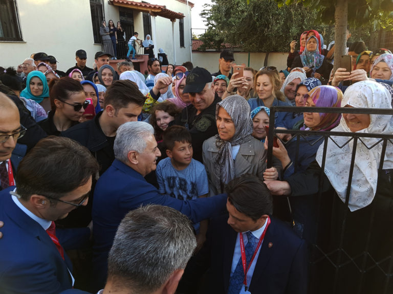 Πλήθος κόσμου υποδέχτηκε τον Γιλντιρίμ σε τζαμί της Κομοτηνής! Ξαφνική αλλαγή στο πρόγραμμά του | Newsit.gr Πλήθος κόσμου υποδέχτηκε τον Γιλντιρίμ σε τζαμί της Κομοτηνής! Ξαφνική αλλαγή στο πρόγραμμά του | Newsit.gr