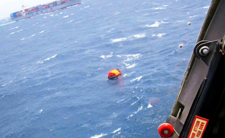 Επιχείρηση για τον εντοπισμό 100 αγνοούμενων μετά απο ναυάγιο | Newsit.gr Επιχείρηση για τον εντοπισμό 100 αγνοούμενων μετά απο ναυάγιο | Newsit.gr