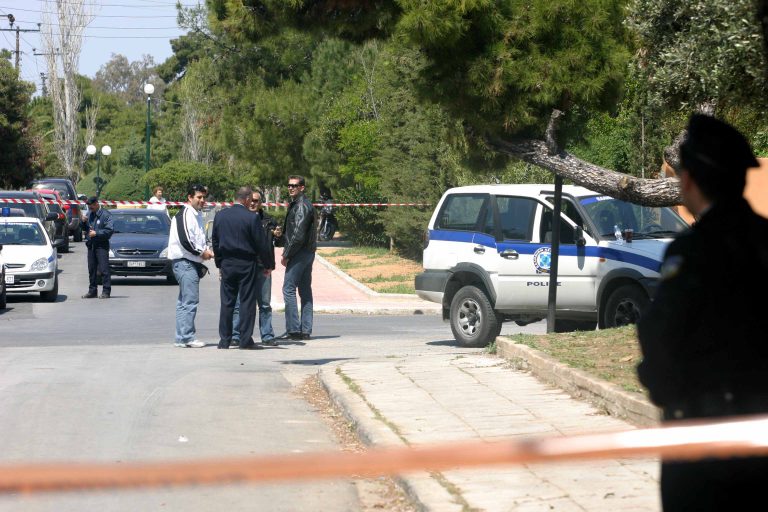 Λασίθι:Αυτοκίνητο παρέσυρε και σκότωσε γιαγιά που καθόταν έξω από το σπίτι της! | Newsit.gr Λασίθι:Αυτοκίνητο παρέσυρε και σκότωσε γιαγιά που καθόταν έξω από το σπίτι της! | Newsit.gr