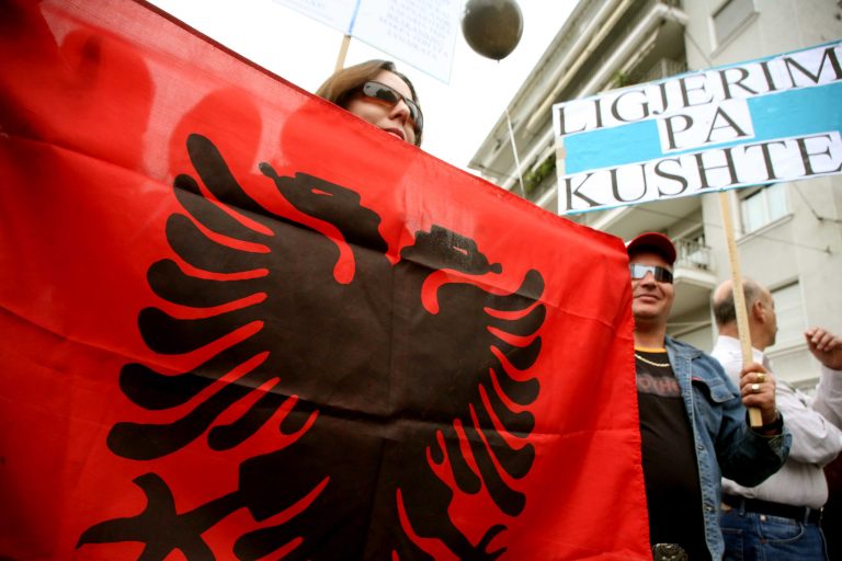 Τρίκαλα: Έξω φρενών οι Αλβανοί με τους λαθρομετανάστες! | Newsit.gr Τρίκαλα: Έξω φρενών οι Αλβανοί με τους λαθρομετανάστες! | Newsit.gr